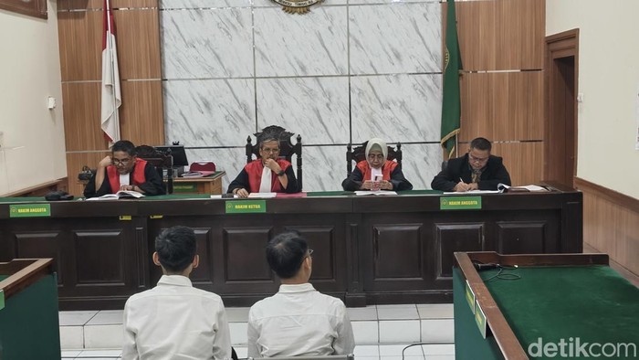 Sidang vonis dia buzzer kasus pencemaran nama baik influencer Sumedang