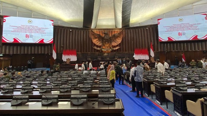 Gladi bersih jelang Sidang Tahunan MPR dan Sidang Bersama DPR-DPD digelar di kompleks parlemen, Senayan, Jakarta, Kamis (13/8/2026).