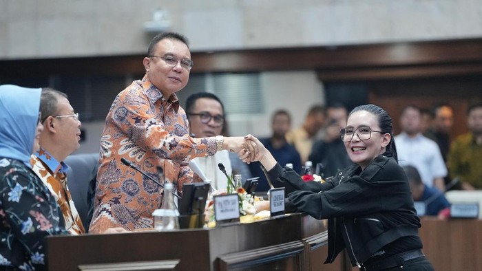Wakil Ketua DPR RI Sufmi Dasco Ahmad menerima perwakilan serikat pekerja dan serikat buruh di kompleks parlemen, Senayan, Jakarta, Kamis (13/8/2026).