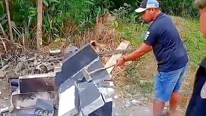 Tangkapan layar video viral perusakan Rocket Stove Mahasiswa KKN Sukabumi