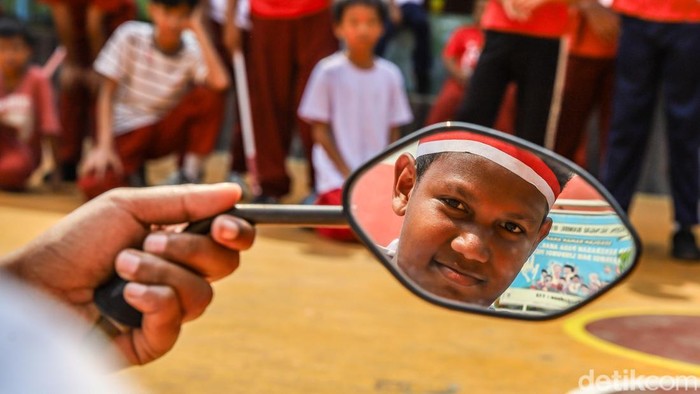 Sejumlah murid SDN Sungai Bambu 01-03 mengikuti lomba di Tanjung Priok, Jakarta Utara, Kamis (13/8/2026).