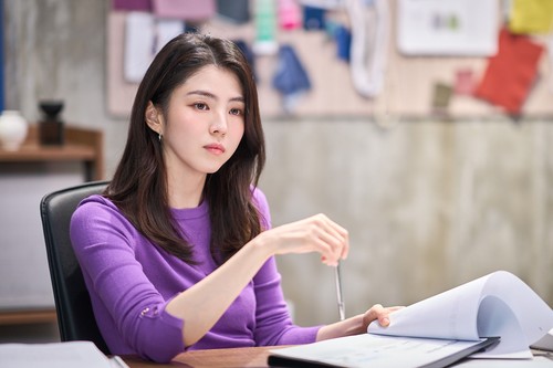 Penampilan Han So Hee dalam film Korea The Intern (2026).