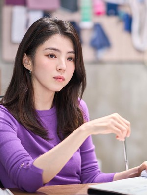 First Look Han So Hee Jadi CEO Startup di Film The Intern