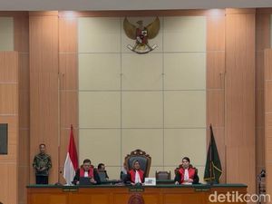 Video: Dokter Tifa Absen di Sidang, Jaksa Minta Wajib Lapor Tapi Ditolak Hakim
