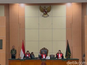 dr Tifa Tak Datang di Sidang Dakwaan, Hakim Tunda Persidangan