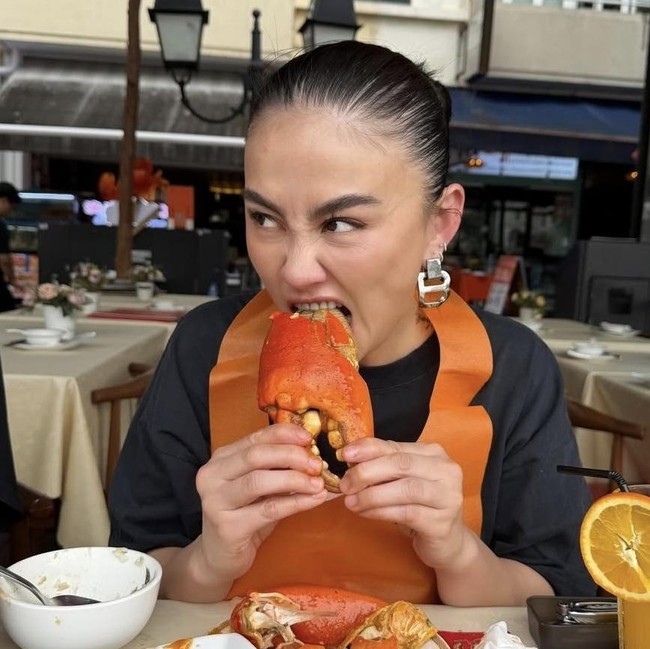 Agnez Mo Doyan Kulineran, Jajan di Hawker Centre hingga Racik Matcha