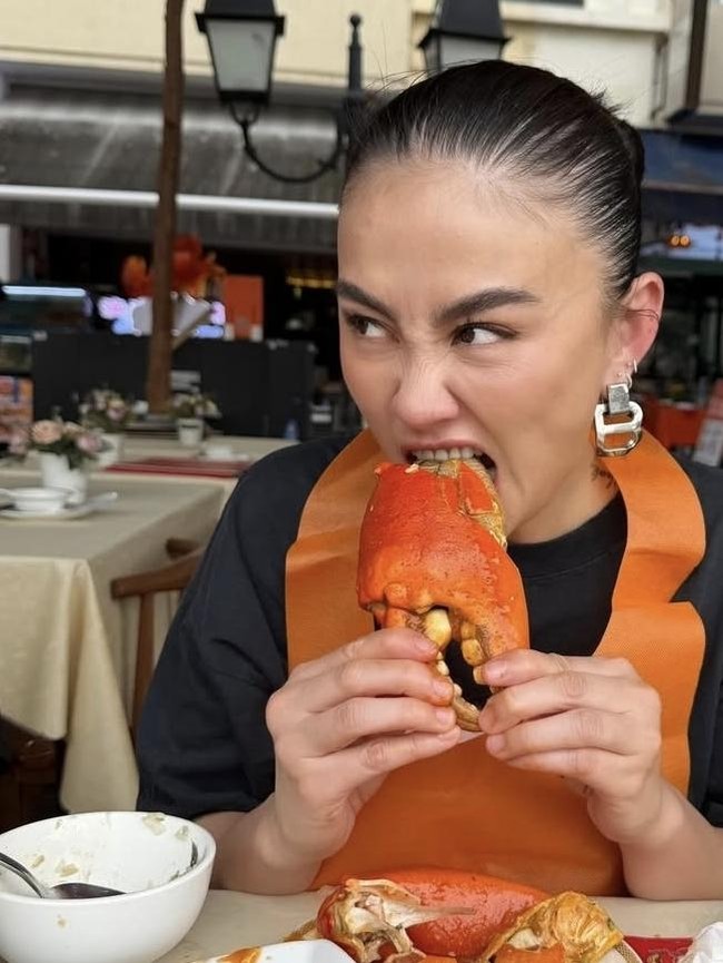 Agnez Mo Doyan Kulineran, Jajan di Hawker Centre hingga Racik Matcha