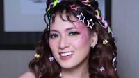 Chika Jessica Gak Mau Ketinggalan Gen Z, Ikut Tren Centil Era Naykilla