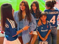 Gaya Istri Cesc Fabregas Kembali ke Arsenal, Dijuluki Queen of WAGs