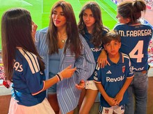 Gaya Istri Cesc Fabregas Kembali ke Arsenal, Dijuluki Queen of WAGs