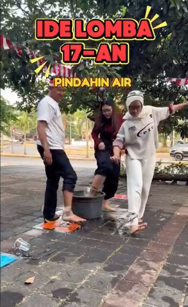 Ada pula lomba goyang bola, pindahin galon, hingga pindahin air. Butuh ide lomba 17-an? Sini, kita kasih contekan, tulis keterangan dalam unggahannya. Foto: Instagram/@dagnesia
