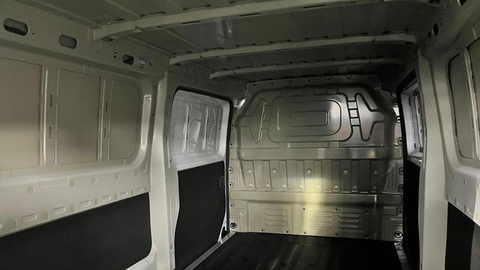 Farizon V8E Cargo Van