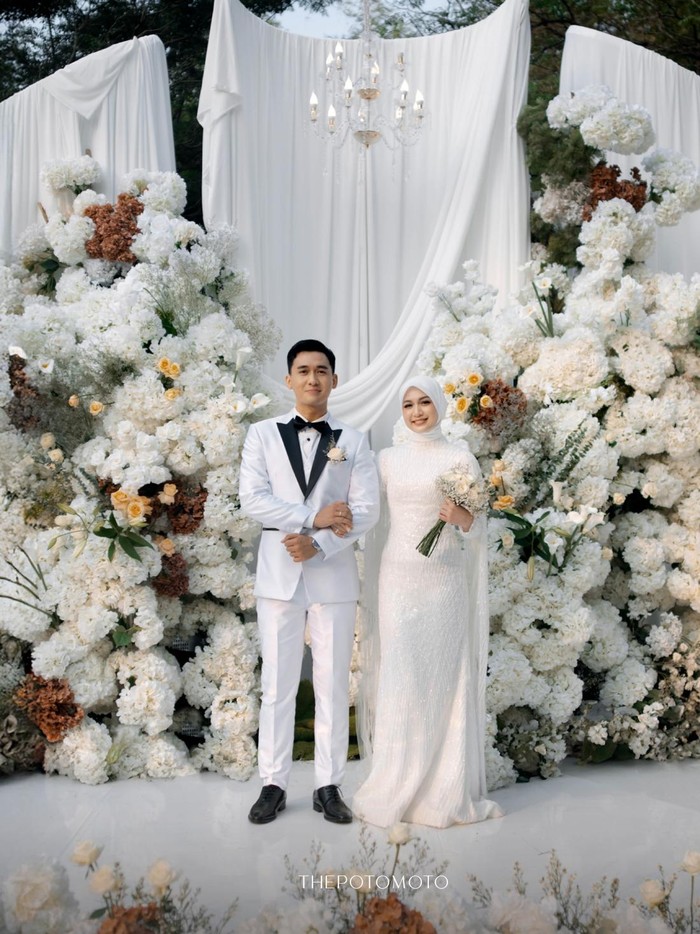 Gaya hijab Dea Annisa.