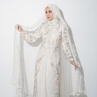 Kecantikan wanita kelahiran 29 Februari 1996 ini terlihat sempurna dalam balutan hijab clean minimalis yang menonjolkan fitur wajahnya. Di hari istimewa, penampilannya yang memesona dan elegan ini menjadi inspirasi. Foto: Dok. Instagram @deaaannisa.