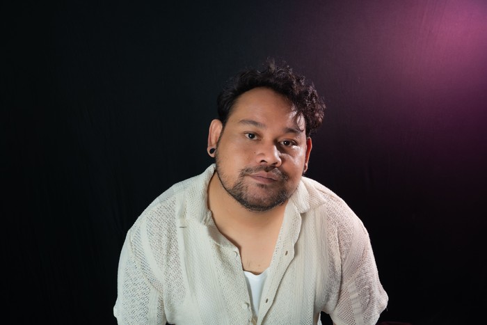 Giusti Raka, musisi muda, luncurkan mini album Hanna yang emosional. EP ini berisi lima lagu tentang kehilangan dan harapan, siap menghibur pendengar.