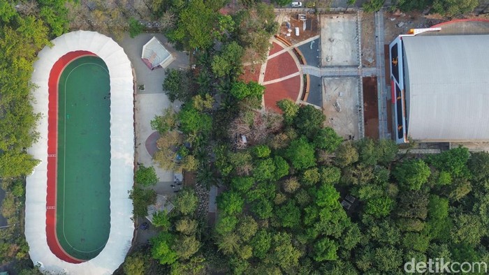 GOR Basket Bekasi Berkapasitas 2.000 Penonton Siap Dipakai Oktober 2026 Pekerja menyelesaikan pengerjaan GOR Basket Kota Bekasi, Jumat (14/8/2026).