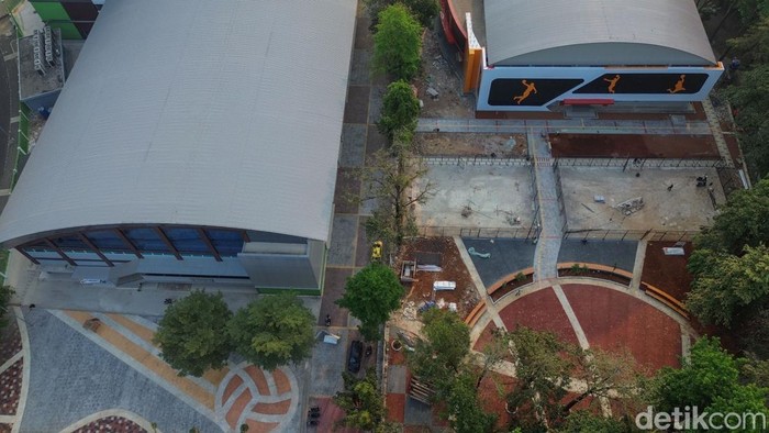 GOR Basket Bekasi Berkapasitas 2.000 Penonton Siap Dipakai Oktober 2026 Pekerja menyelesaikan pengerjaan GOR Basket Kota Bekasi, Jumat (14/8/2026).