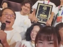 Video Momen Hangat Jackie Chan Panggil Iko Uwais ke Panggung