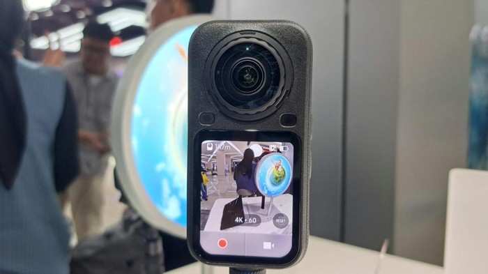 Insta360 X6