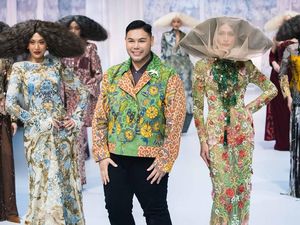 Video: Intip Gaya Nindy hingga Titi DJ di Fashion Show Ivan Gunawan