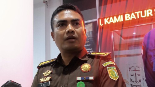 Kasi Intel Kejari Mataram, Ida Made Oka Wijaya, saat ditemui di kantornya, Kamis (13/8/2026) malam. (Foto: Abdurrasyid Efendi/detikBali)