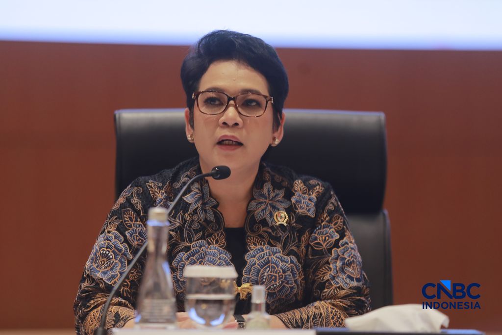 Kepala Lembaga Kebijakan Pengadaan Barang/Jasa Pemerintah (LKPP), Sarah Sadiqa memberi pemaparan saat Konferensi pers terkait RAPBN & Nota Keuangan Tahun Anggaran 2027 di Aula Cakti Buddhi Bakti, kantor pusat Direktorat Jenderal Pajak Kementerian Keuangan, Jakarta Selatan, Jumat (14/8/2026). (CNBC Indonesia/Muhammad Sabki) Kepala Lembaga Kebijakan Pengadaan Barang/Jasa Pemerintah (LKPP), Sarah Sadiqa memberi pemaparan saat Konferensi pers terkait RAPBN & Nota Keuangan Tahun Anggaran 2027 di Aula Cakti Buddhi Bakti, kantor pusat Direktorat Jenderal Pajak Kementerian Keuangan, Jakarta Selatan, Jumat (14/8/2026). (CNBC Indonesia/Muhammad Sabki)