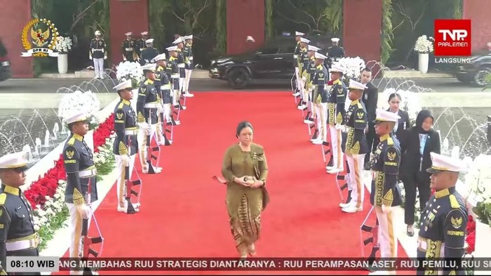 Ketua DPR Puan Maharani tiba di gedung DPR, menghadiri agenda Sidang Tahunan MPR dan Sidang Bersama DPR-DPD 2026. (Tangkapan layar YouTube DPR).