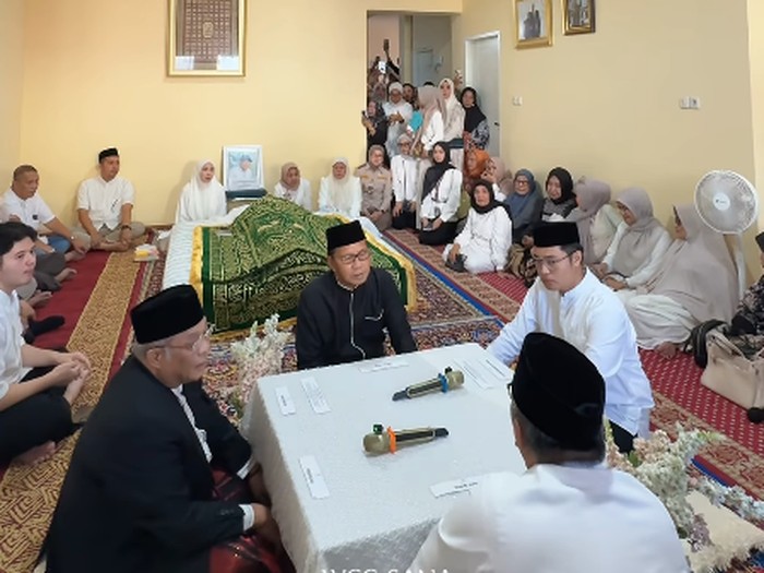 Kisah pilu ijab kabul pengantinl di Makassar di hadapan jenazah bapak tercinta sebelum dimakamkan.