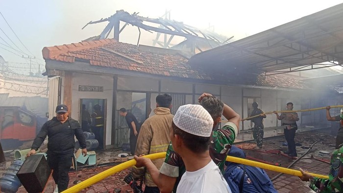 Lapas Ngawi terbakar, aula dan gudang musik ludes terbakar