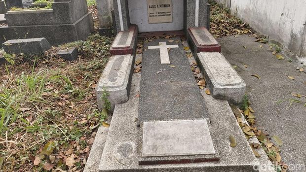 Makam Alex Mendur