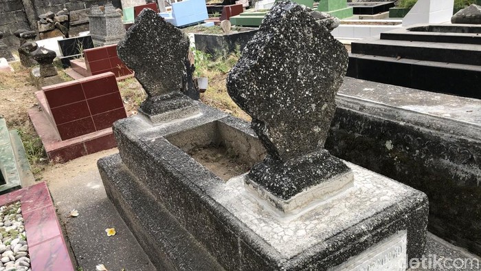 Kondisi terkini makam mertua Djaduk Ferianto di Pekuncen, Jogja, yang sempat dirusak juru kunci, kini sudah diperbaiki, Jumat (14/8/2026).