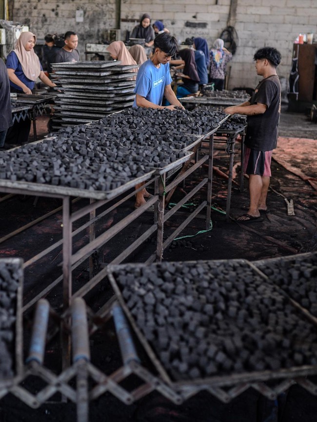 Melihat Produksi Briket Serang yang Menyasar Pasar Eropa dan Timur Tengah