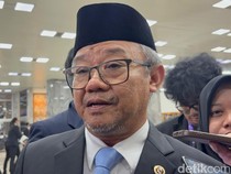 Video: Mendikdasmen Ungkap Alasan Buku Pelajaran Akan Diperbarui