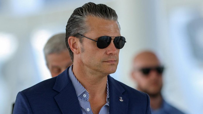 Menhan AS Pete Hegseth (REUTERS/Aris Martinez)