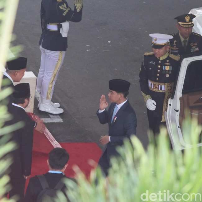 Momen Gibran Tiba di Kompleks DPR RI untuk Hadiri Sidang Tahunan MPR RI