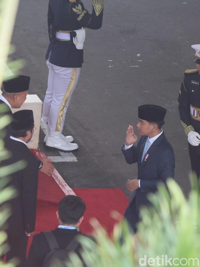 Momen Gibran Tiba di Kompleks DPR RI untuk Hadiri Sidang Tahunan MPR RI