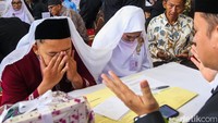 Tidak hanya memberikan fasilitas akad nikah tanpa biaya, kegiatan tersebut juga dilengkapi dengan pemberian sejumlah perlengkapan yang dapat digunakan pasangan untuk memulai kehidupan rumah tangga.