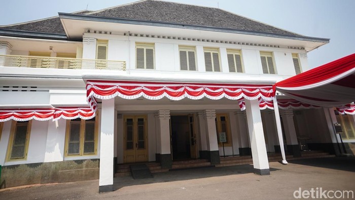 Museum Perumusan Naskah Proklamasi di Menteng, Jakarta Pusat, menjadi saksi perumusan naskah proklamasi menjelang kemerdekaan Indonesia.