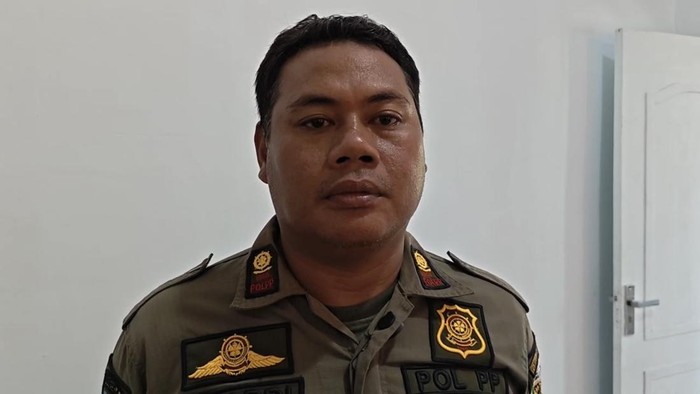 Oknum Saptol PP Pintang Suardi diduga pukul sopir ambulans.