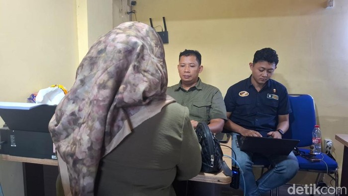 Pelakor yang dikeroyok emak-emak lapor polisi