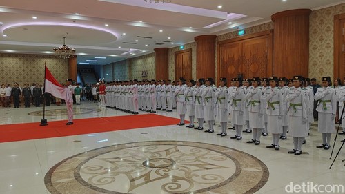 Pengukuhan 70 anggota Paskibraka Kabupaten Badung 2026 di Balai Budaya Giri Nata Mandala, Jumat (14/8/2026).