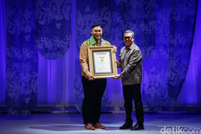 Peragaan Nusanova 2.0: Sekar Jagat Persembahan Ivan Gunawan