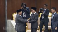 Selesai Pidato, Prabowo Hormat dan Salami Jokowi