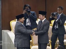 Salam Hormat Prabowo Dibalas Jempol Jokowi
