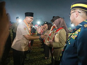 Kak Sulastri Diganjar Lencana Darma Bakti: Bukti Majukan Pramuka di Pekanbaru