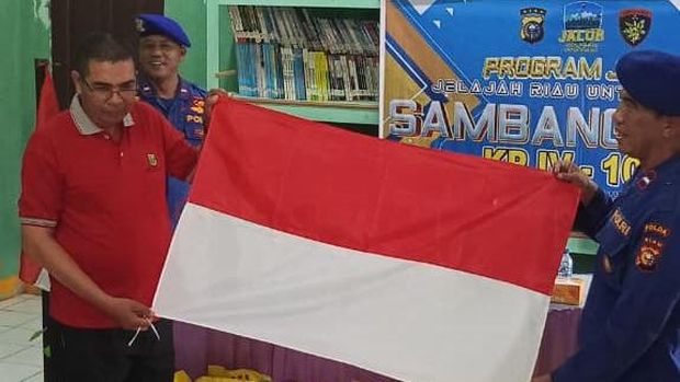 Program Jalur Polda Riau menyalurkan bantuan sosial kepada nelayan dan lansia di Kepulauan Meranti Program Jalur Polda Riau menyalurkan bantuan sosial kepada nelayan dan lansia di Kepulauan Meranti, Jumat (14/8/2026).