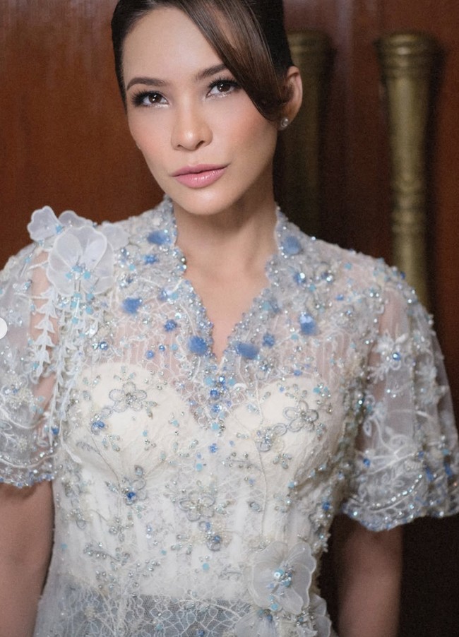 Diunggah ke Instagram oleh MUA yang meriasnya, penampilan wanita 46 tahun itu banjir pujian. Makeupnya cakep banget ya, tulis salah satu komentar. Cantikkk amat ciihhh budewan, komentar lain. Foto: Instagram/@hdwmakeup18