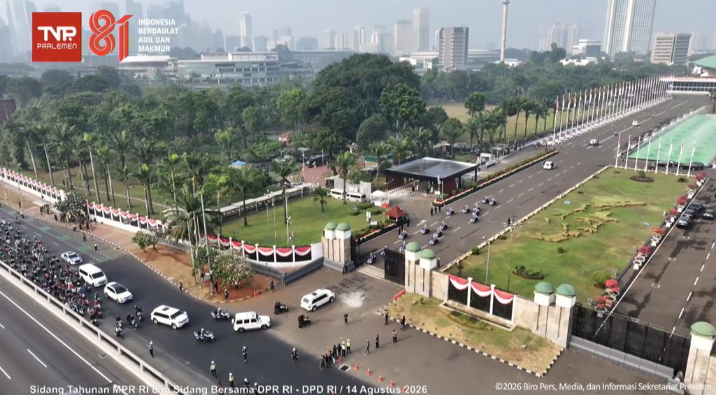 Rombongan Presiden tiba di Sidang Tahunan MPR dan Sidang Bersama DPR dan DPD dalam Rangka HUT ke-81 RI di Gedung Nusantara, Kompleks Parlemen Senayan, Jakarta Pusat, Jumat (14/8/2026). (Tangkapan layar youtube Setotres RI)