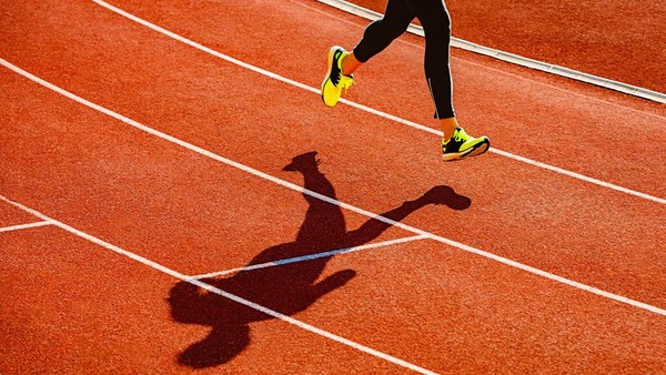 Jam 5 Pagi, Ratusan Orang Asing Kumpul Cuma Buat Lari Bareng - Ini Alasan Running Club Diserbu Gen Z