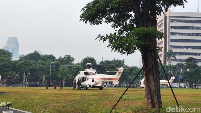 Sejumlah kendaraan taktis (rantis) hingga helikopter kenegaraan sudah standby di Kompleks Parlemen jelang Sidang Tahunan MPR dan Sidang Bersama DPR DPD 2026. (Alfons/detikcom).